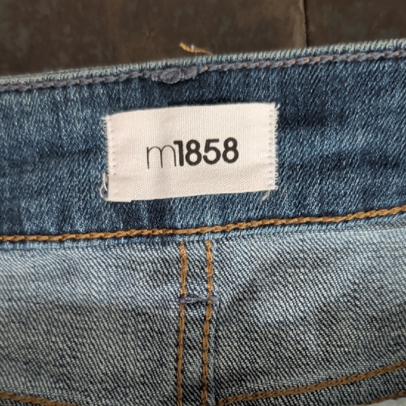 Stylish Blue Denim Mini Skirt - Picture 5 of 7